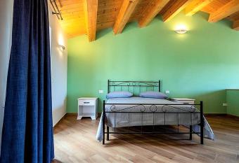 IL MASCHERONE has Balcony rooms