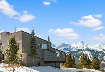 Gold Point Resort by Vacatia has Balcony rooms