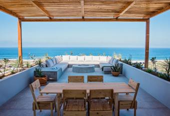 Topia Retreat- Sunset Suite has Balcony rooms