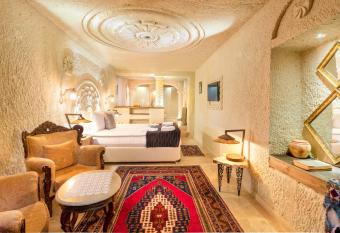 Tatl   Kaya Otel has rooms with a private hot tub