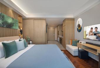 Ascott New District Wuxi has rooms with a private hot tub