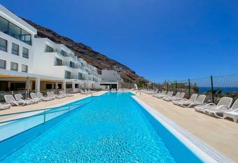 Apartamentos Cordial Magec Taurito allows 18 year olds to book a room