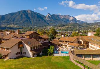 Le Roma allows 18 year olds to book a room