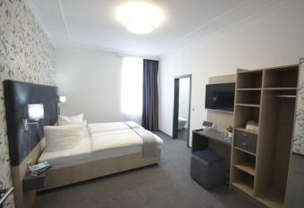 N9 Hotels allows 18 year olds to book a room