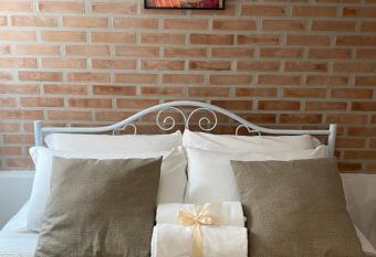 LAGUNA BLU Monolocale allows 18 year olds to book a room