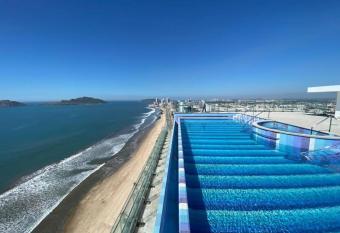 Departamento en el malec  n, Torre Central 102 has Balcony rooms