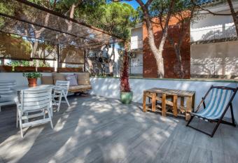 Old Side Duplex Platja d Aro has Smoking rooms