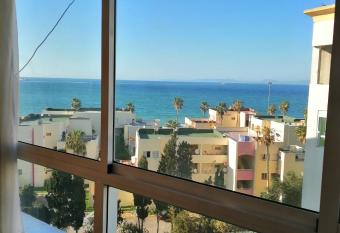 Appart Vue Sur Mer Malabata Beach allows 18 year olds to book a room