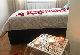 Apartman Roses has Balcony rooms