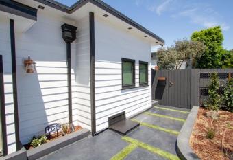 Amazing Dreamy Farmhouse has Balcony rooms
