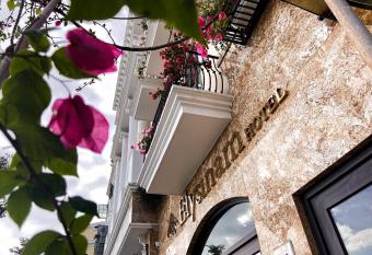 Elysinam Boutique Hotel Ha Long has Balcony rooms