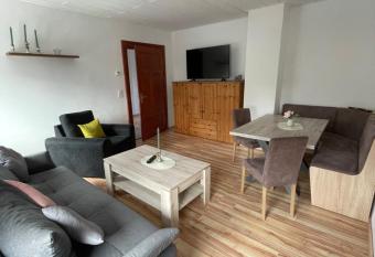 MR-Ferienwohnung - Wohnung H  nnersum allows 18 year olds to book a room