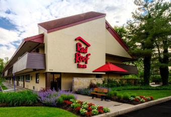 Red Roof Inn Parsippany has Smoking rooms