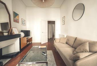 The Artist - P3 Heart of town - Chic and Charming has Balcony rooms