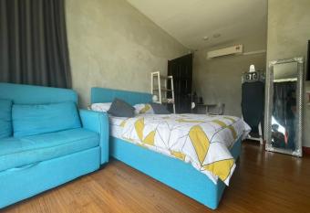 OYO Home 90370 D tampi Homestay allows 18 year olds to book a room