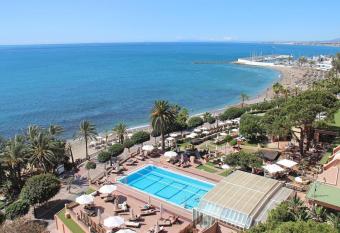 Apartment with Swimming-pool has Smoking rooms