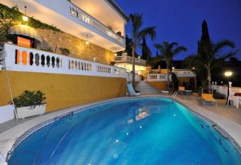 Magnificent villa in Cotobro swim has Balcony rooms