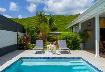 3 bedrooms villa at Marigot 150 m away from the beach with private pool enclosed garden and wifi has Balcony rooms