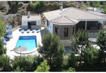 Villa ensueno has Balcony rooms