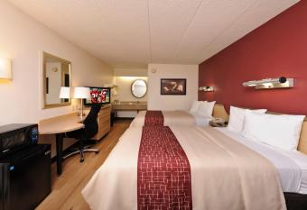 Red Roof Inn Allentown Airport allows 18 year olds to book a room