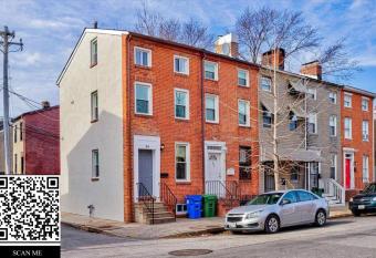 Downtown Loft - Close to Topgolf, Horseshoe Casino, UM Baltimore has Balcony rooms