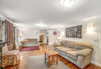 1835 House has Balcony rooms