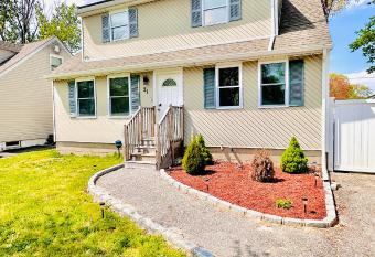 Peaceful home equal to a sound sleep! has Balcony rooms