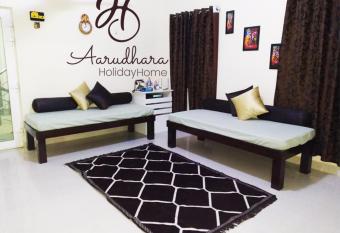 Aarudhara Holiday Home (A Home away from Home) has Balcony rooms
