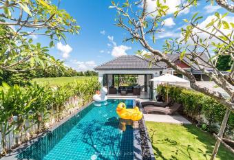 BAAN DALAH POOL VILLA has Balcony rooms