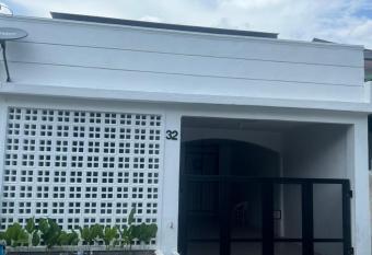 RUMAH MAWAR by IMPIAN HOMESTAY KLIA-SALAK TINGGI-NILAI has Balcony rooms