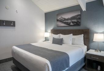 Red Carpet Inn has Balcony rooms