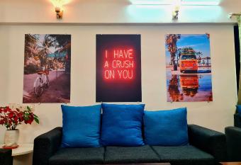 Lifespace- Spacious Hostel in a Luxurious Villa has Balcony rooms