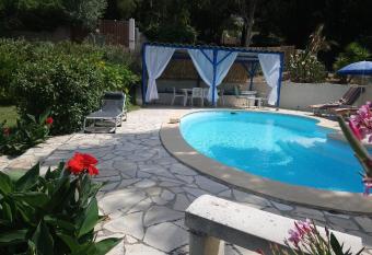 Le mazet allows 18 year olds to book a room