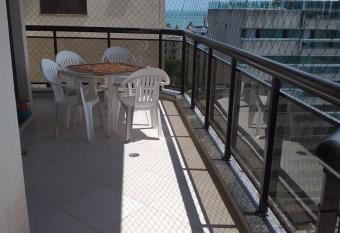Lindo apartamento vista mar com varanda 300 mts da praia Enseada has Balcony rooms