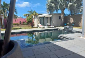 CALME ET SERENITE A LA RIVIERE allows 18 year olds to book a room