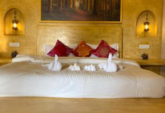 Chique Shanti Resort has Balcony rooms