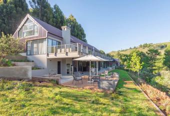 Misty Meadows has Balcony rooms