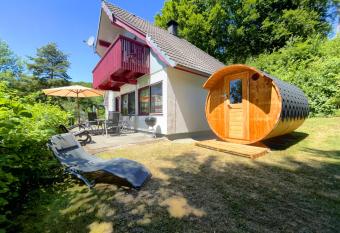 Entspannung in der Natur mit Seeblick und Sauna - Ferienhaus Felix von Mein-Seepark allows 18 year olds to book a room