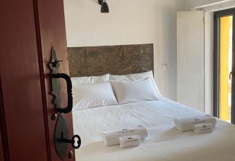 Casa do Vale allows 18 year olds to book a room