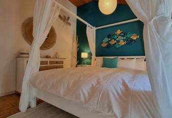 Fischerh  sli directly on lake Thun allows 18 year olds to book a room