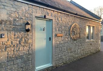 The Cottage at Well House allows 18 year olds to book a room