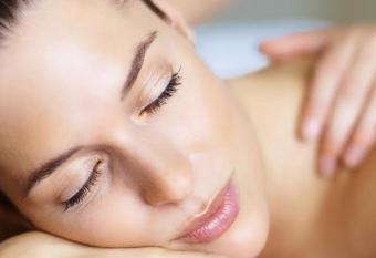 Les Horizons - SPA-JACUZZI - MASSAGE- SAUNA - 4 SAISONS - Piscine chauff  e Toute l ann  e - 800m centre ville Nyons allows 18 year olds to book a room