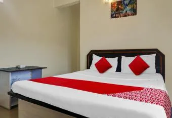 Flagship 83540 Mohan Garden allows 18 year olds to book a room