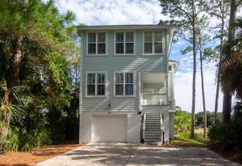 83 Ocean Creek Blvd has Balcony rooms