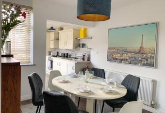 The Kensington - Free Parking - York Victorian House - Holiday Home has Balcony rooms