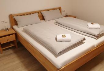 Ferienwohnung und Pension Antje Ekert has Balcony rooms