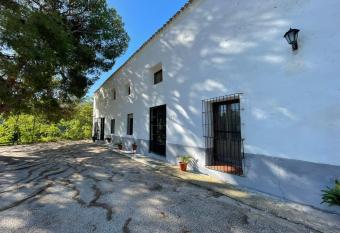 Casas Rurales el Cabezo de la Torre allows 18 year olds to book a room