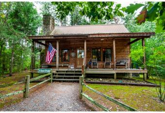 Sweet Dreams with Romantic, Hot Tub and Pool Table has Balcony rooms