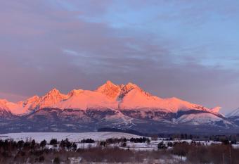 Tatragolf Resort Apartment 204 Ve  k   Lomnica allows 18 year olds to book a room