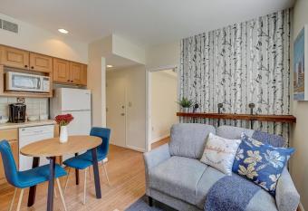 Frontdesk I 242 S 17th St Apts Rittenhouse Sq Philadelphia allows 18 year olds to book a room